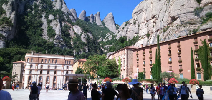 Plaza del monasterio de Montserrat